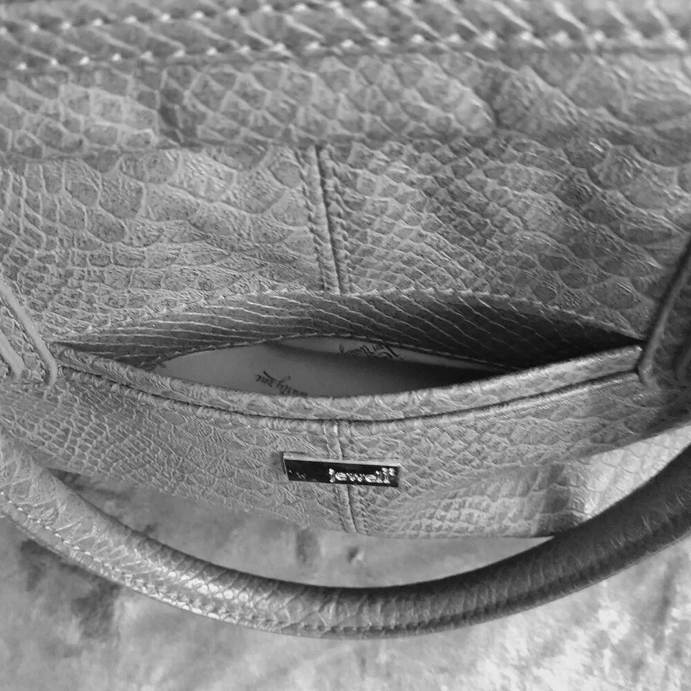 ThirtyOne Jewell Gray Tote Hand Bag handles and strap outside pocket Zip Closure